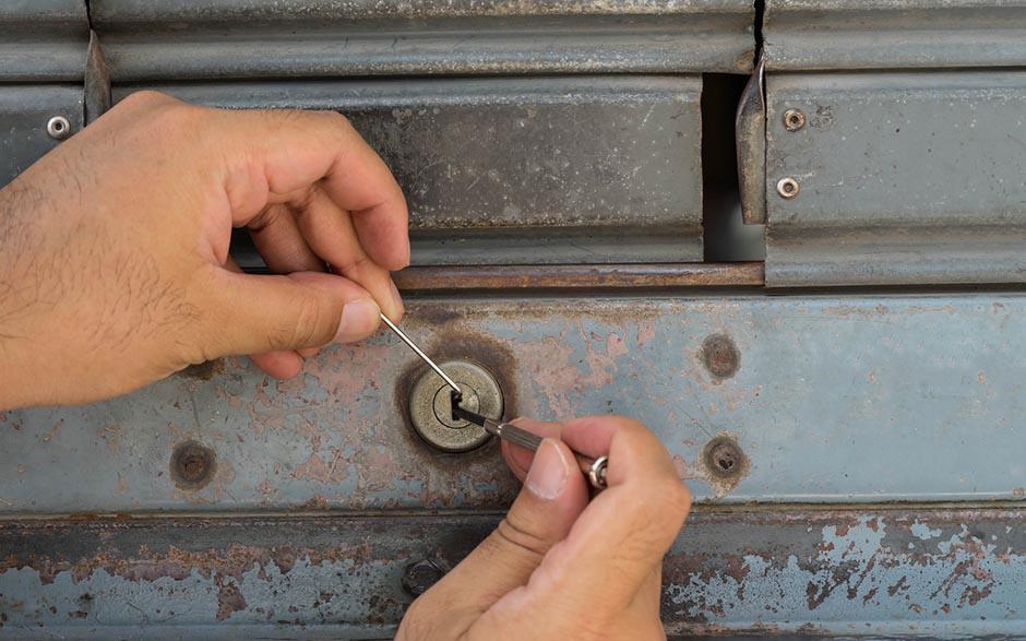 combien coute un serrurier pour ouvrir une porte Longjumeau