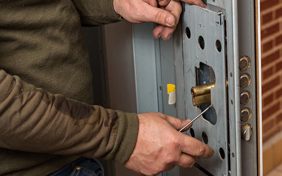 combien coute un serrurier pour ouvrir une porte Longjumeau